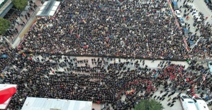 bManisa, ilk kadın başkanına ağladı/b