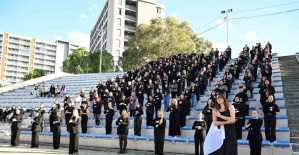 MCBÜ’de 300 öğrenciden "Karsu - Zaman" işaret dili performansı