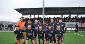 Selendi Belediyespor liderliğe yükseldi