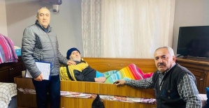 "Vatandaşa hizmet, Hakk’a hizmettir" diyerek yaşlıların ayağına gidiyor