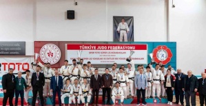 Yunusemre Belediyespor erkek judo takımı Süper Lig’e yükseldi