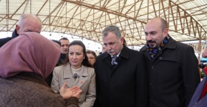Başkan Balaban ve İl Başkanı Özalper pazar alışverişinde vatandaşlarla buluştu
