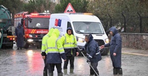 Ekiplerden sağanak yağışta yoğun mesai