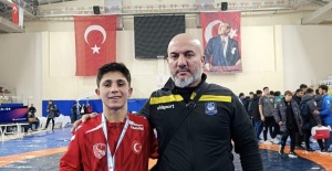 bKendinden iki yaş büyüklerle mücadele.../b