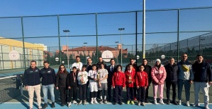 Manisa’da genç sporcular tenis il birinciliği için ter döktü