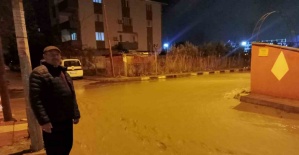 Manisa’da sağanak yağış etkili oldu: Otomobil dereye düştü, elektrikli otomobil alev aldı