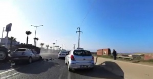 bManisada traktörle otomobil çarpıştı:.../b