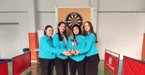 Salihli’nin genç dartçıları il üçüncülüğü sevinci yaşadı