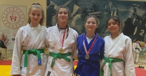 Salihli’nin yıldız judocuları il birinciliğinde madalyaları topladı