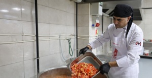 ŞEHZADELER BELEDİYESİ AŞEVİ’NDEN 92 BİN ÖĞÜN SICAK YEMEK DESTEĞİ