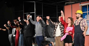 ‘Şiddetli geçimsizlik’ dünya prömiyerini Manisa’da yaptı