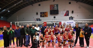 Yunusemre Belediyespor’un sultanları ligde kaldı