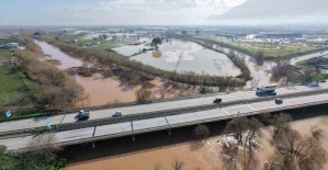 Adımla geçilen nehir taştı