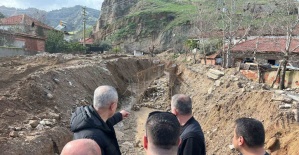 Alaşehir’de selin vurduğu yollar onarılıyor