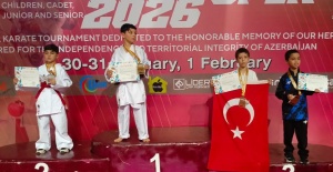 Alaşehirli karateciler Bakü’de madalyaları kaptı