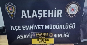 Aracında sentetik haplarla yakalanan genç tutuklandı