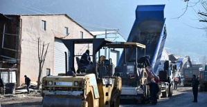 Büyükşehir kendi asfaltını yollarda kullanmaya başladı