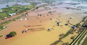 Gediz Nehri taştı, köprüler alarm veriyor