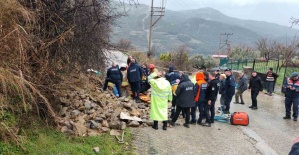 Manisa’da aşırı yağmurlardan istinat duvarı çöktü: 1 ölü