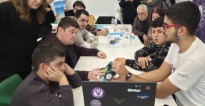 Manisa’da otizmli öğrenciler kendi robotlarını kodladı