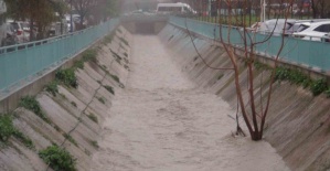 Manisa’da sağanak yağış etkili oluyor