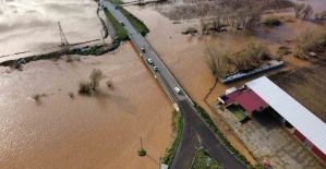 Salihli’de sel felaketi: Köprü yıkıldı,...