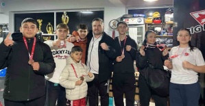 Salihlili kick boksçulardan Manisa’da madalya yağmuru