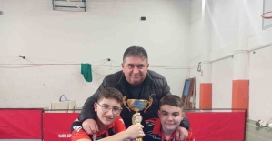 Salihli’nin yıldız tenisçileri Manisa’da şampiyon oldu