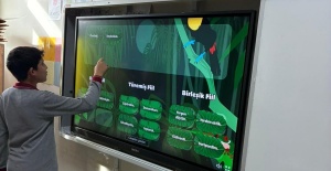 Sarıgöl Kızılçukur Ahmet Şılak Ortaokulu’na yeni akıllı tahtalar kuruldu