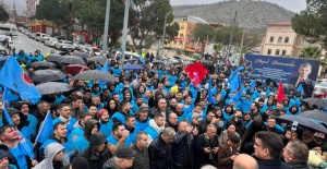 SOMA TERMİK’TE FAALİYET DURDURMA KARARI SONRASI İŞÇİLER YÜRÜYÜŞ YAPTI: “BU MÜCADELE SOMA’NIN GELECEK MESELESİDİR”