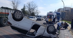 Takla atan otomobilin sürücüsü yaralandı