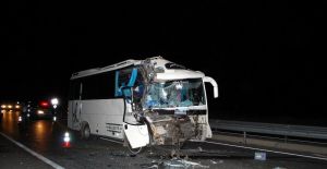 Manisa’da minibüs tıra arkadan çarptı; 16 yaralı