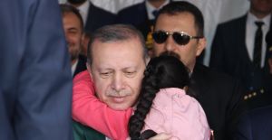 Cumhurbaşkanı Erdoğan'a Sarılışın Altından Dram Çıktı