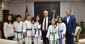 Başkan Kayda, başarılı judocuları ödüllendirdi