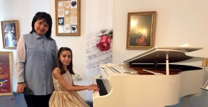 Manisalı Minik Piyanist Almanya’da Düzenlenen Yarışmada Birinci Oldu