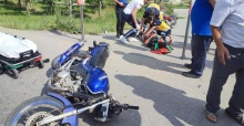 Tıra yandan çarpan motosiklet sürücüsü yaralandı
