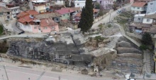 Demirci’de görüntü kirliliği oluşturan alana şelale yapılıyor