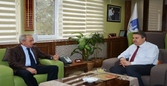 Yunusemre Belediyesi'nden Alışveriş Şöleni'ne Destek