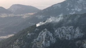 Spil Dağı'na düşen yıldırım orman yangını çıkardı